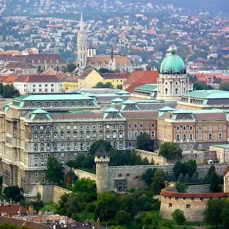 Charming Castle View With Giant Balcony Appartamento Budapest
