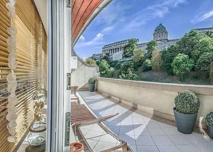 Charming Castle View With Giant Balcony Appartement *