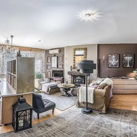 Charming Castle View With Giant Balcony Appartement *