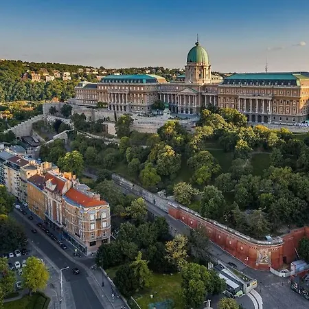 Apartment Charming Castle View With Giant Balcony *