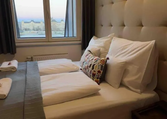 Charming Castle View With Giant Balcony * Budapesta