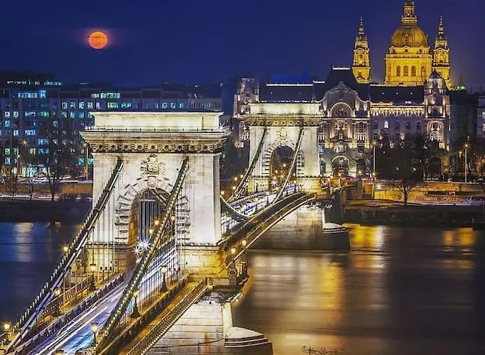 Charming Castle View With Giant Balcony Apartament