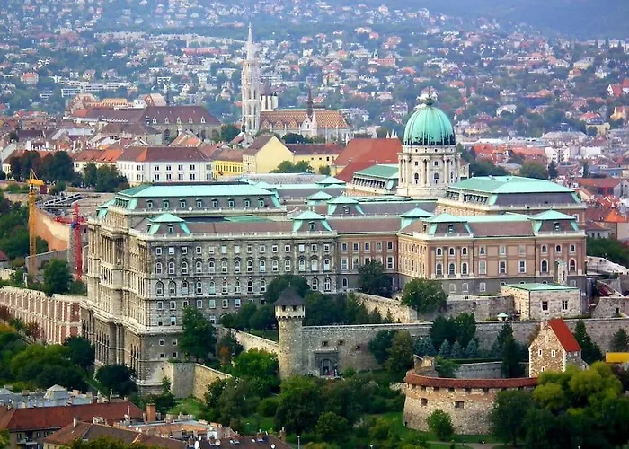 Charming Castle View With Giant Balcony Apartament Budapesta