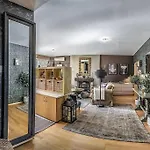 Charming Castle View With Giant Balcony בודפשט