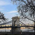 Charming Castle View With Giant Balcony דירה *