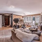 Charming Castle View With Giant Balcony * בודפשט