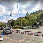 Charming Castle View With Giant Balcony דירה