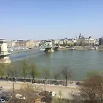 Charming Castle View With Giant Balcony Apartmán Budapešť