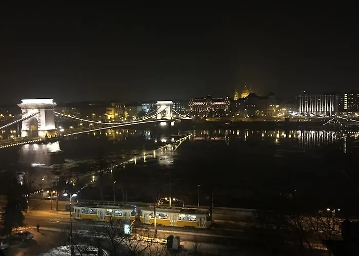 Charming Castle View With Giant Balcony 公寓